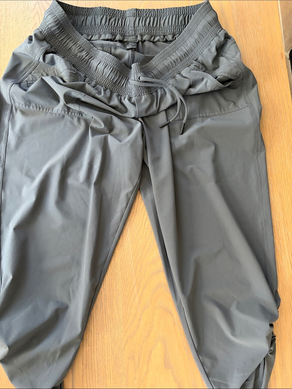 Woman’s PRANA large capri pants.